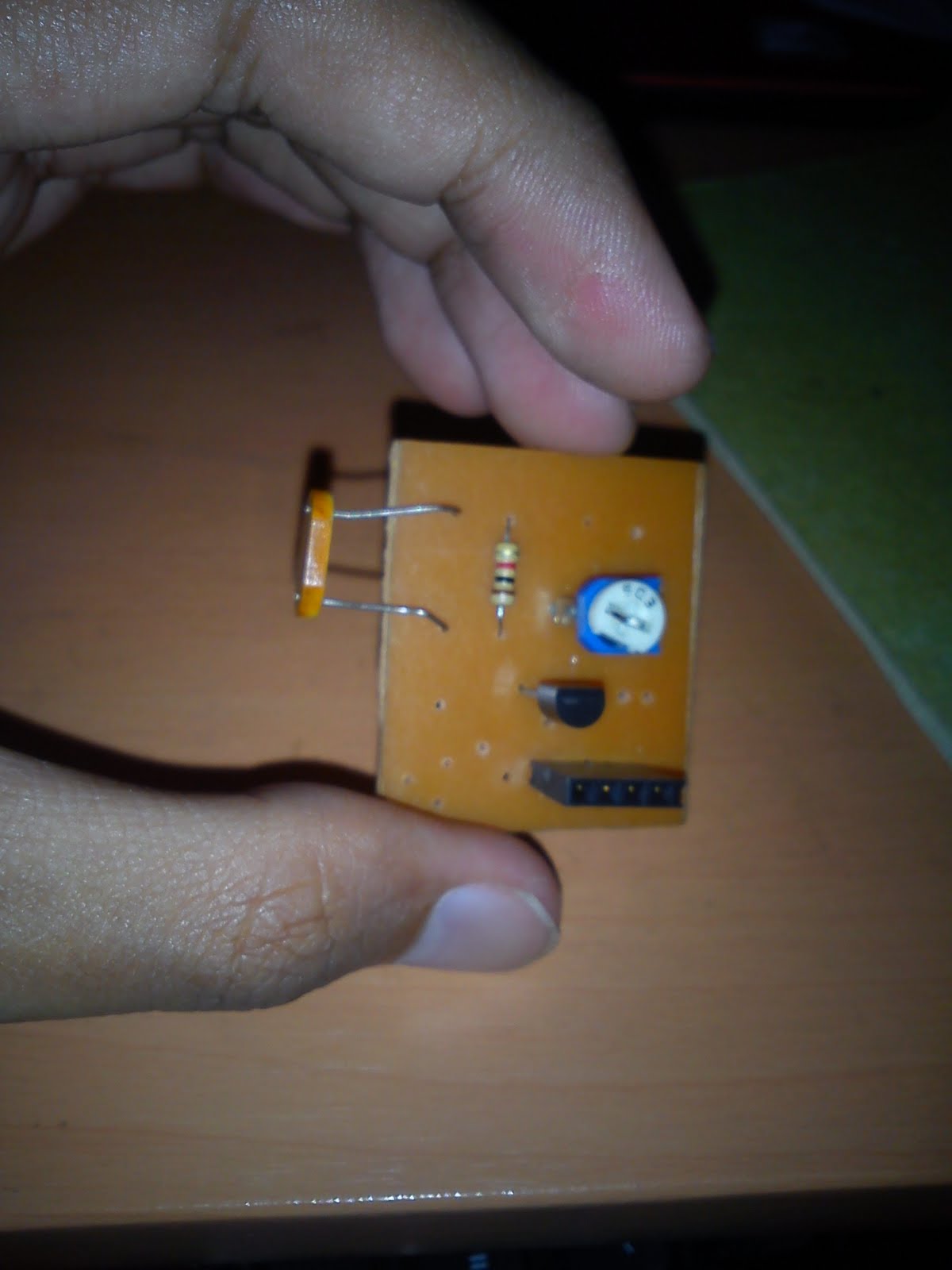 [PROYEK KOST] Sensor Cahaya Dengan LDR Sederhana