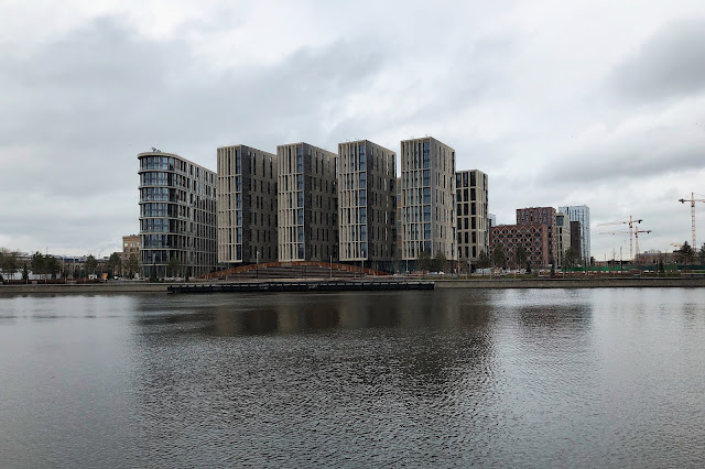 Новоданиловская набережная, Москва-река, вид на набережную Марка Шагала, строящийся жилой комплекс «ЗИЛАРТ»