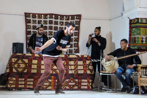 "ميثاق أخلاقي" ينهي أزمة فناني الشارع في ساحات الدار البيضاء