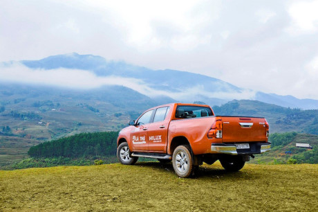 Mua Toyota Hilux sau 1/7 van nhan qua to - Anh 2