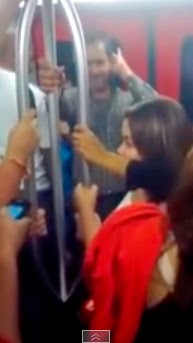 Borracho Cantando Reggaeton En El Metro