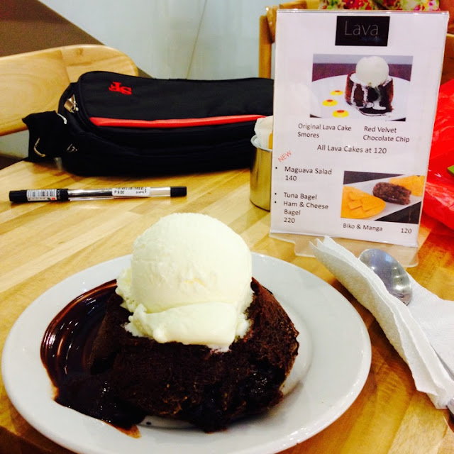 Lava by Fudge, Cake Shop in Cebu, Lava Cake, Chicken Curry Pie, Ayla Center Cebu New Wing, Kalami Cebu Review
