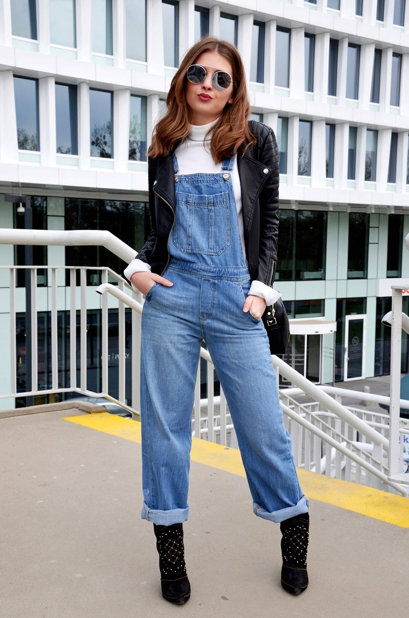 dungarees_jeans_turtleneck_leather_jacke