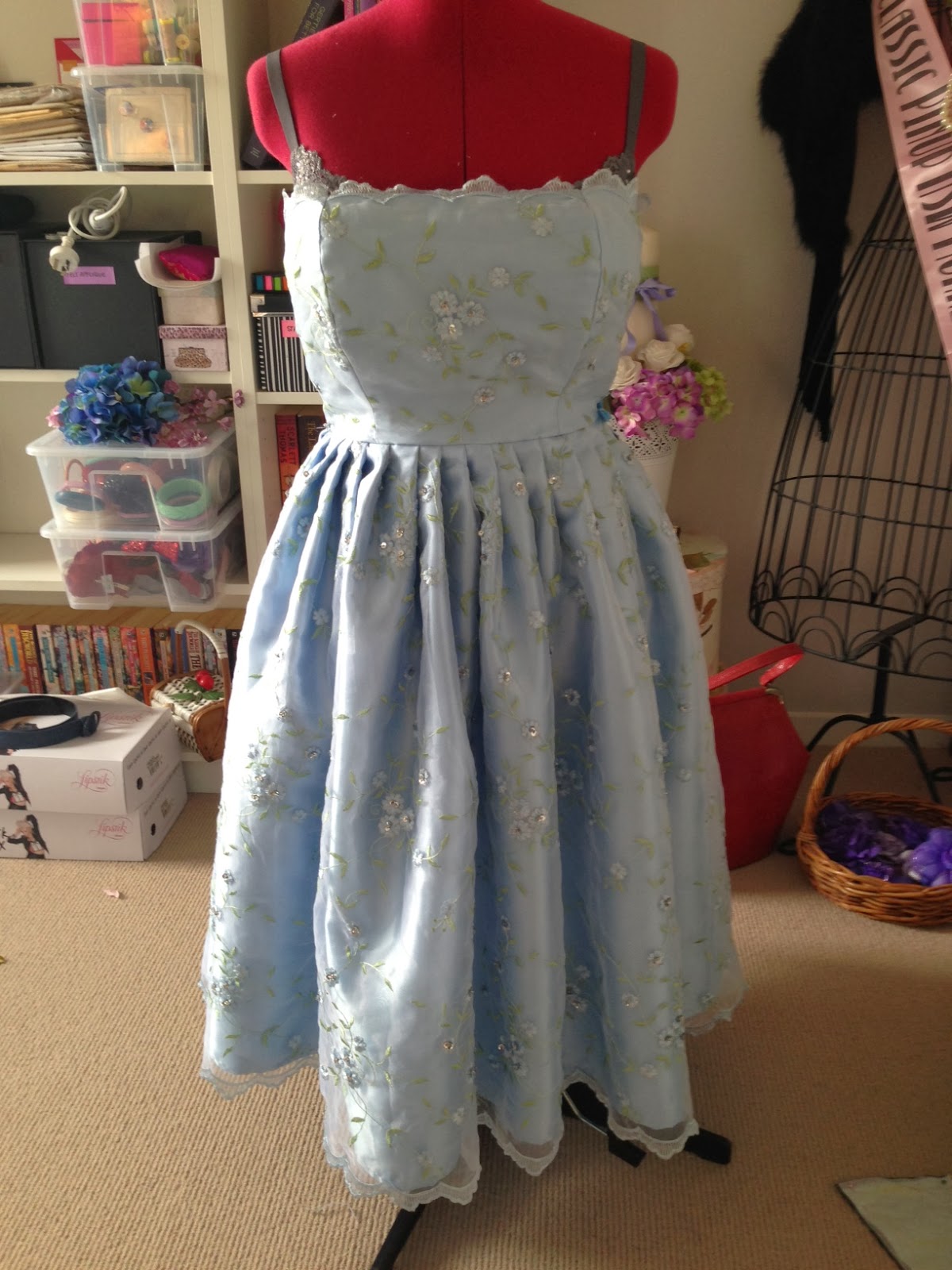 Sew Retro Rose: A Pretty Party Dress for a Wedding
