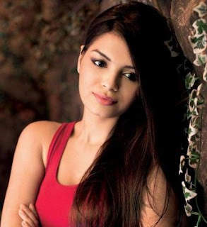 Sonali Raut Family Husband Son Daughter Father Mother Marriage Photos Biography Profile.