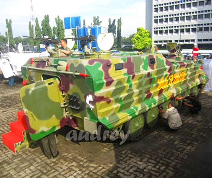 Tank APC Amphibi buatan PT. Wirajayadi Bahari Tank APC Amphibi buatan PT. Wirajayadi Bahari