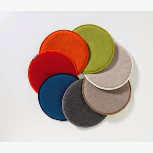 Round seat cushion for a cosy ambience