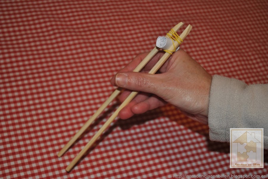 Truco para usar los palillos chinos sin miedo a hacer el ridículo. Cocina Truco para usar los palillos chinos sin miedo a hacer el ridículo. Cocina