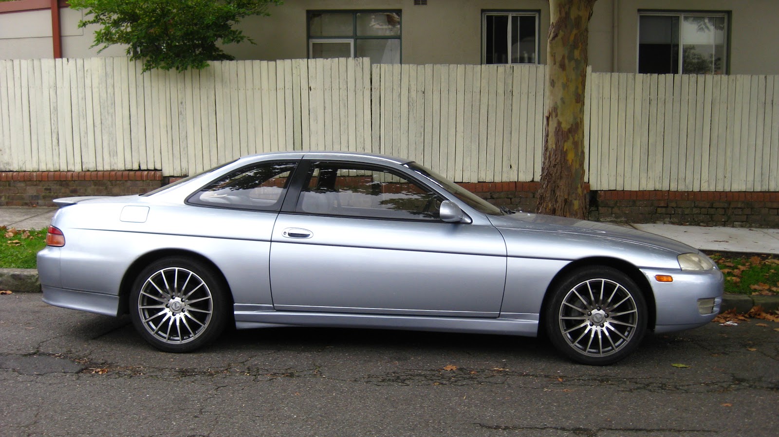 Aussie Old Parked Cars 2001 Lexus SC 300