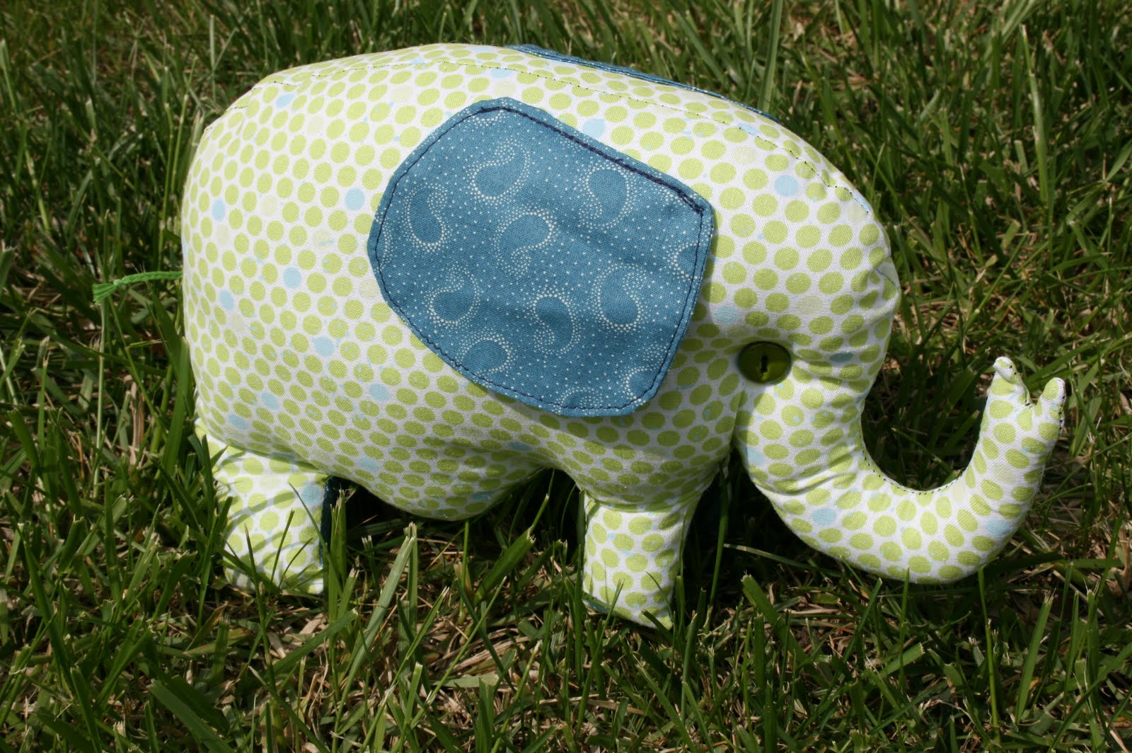 Honeybunch Boutique: Tutorial: Stuffed Animal - Elephant