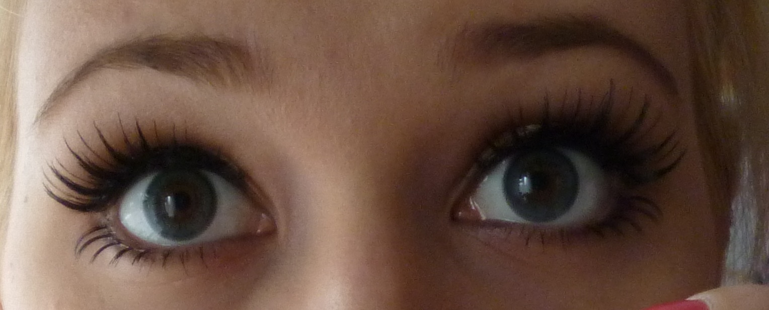 to the madness DECOLOG who's DOLLY Fake Eyelashes Review