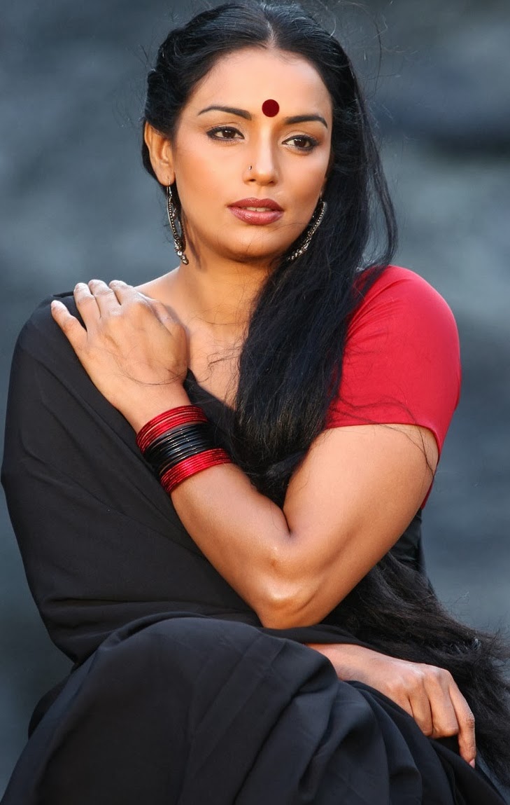 Mallu Actress Swetha Menon Sexy Stills In Black Saree ~ Actress Rare Photo Gallery