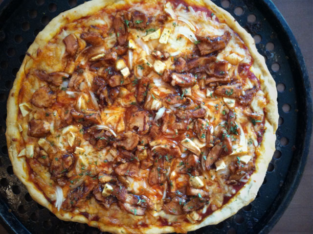 bbq-chicken-apple-onion-pizza-art-loves-company
