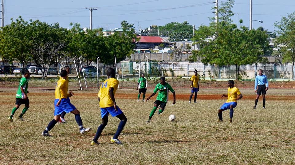 El Romana FC cae ante La O y M 3-1 en la continuación de la Liga Mayor de Fútbol. 