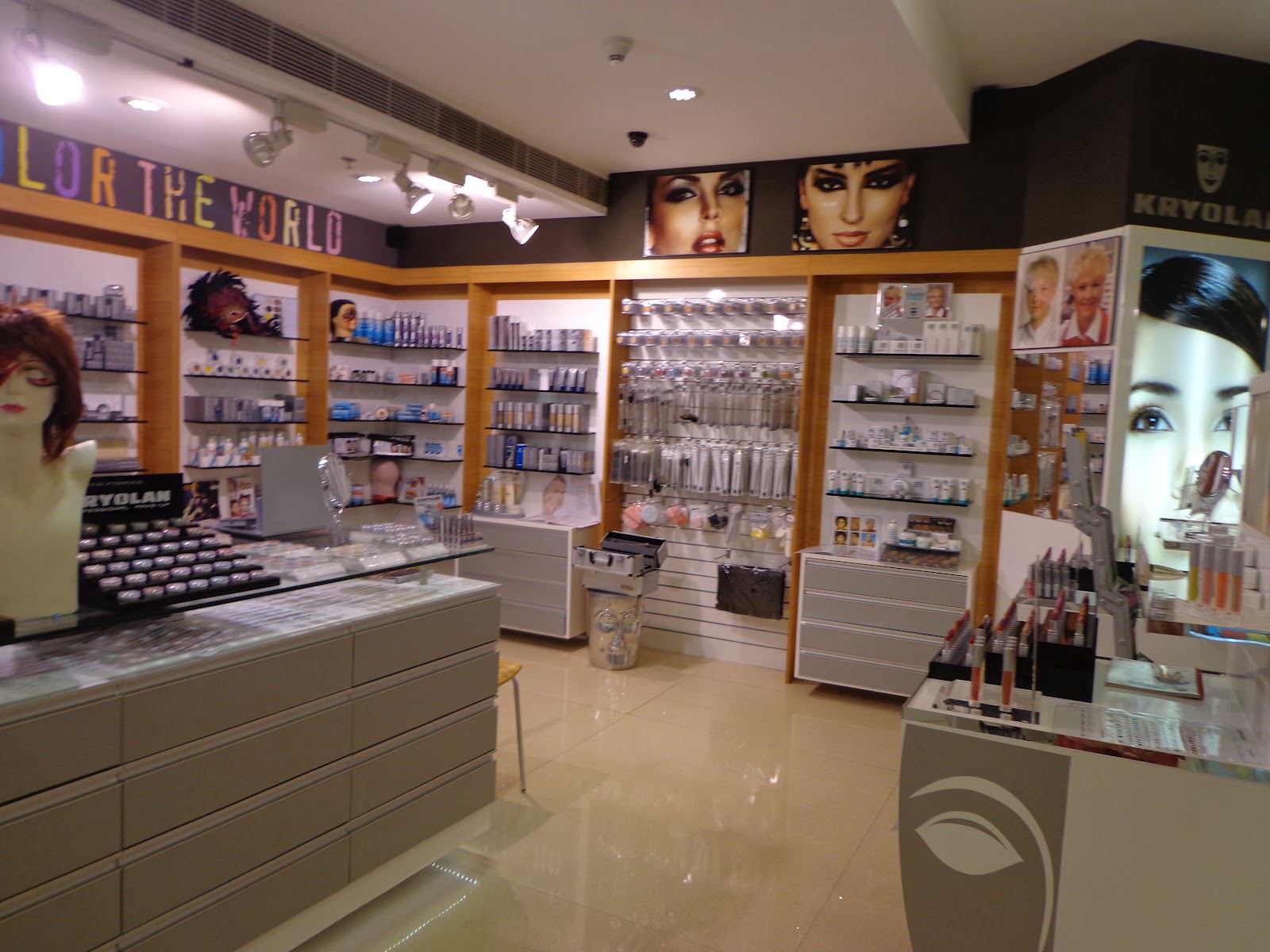 My Makeup Thoughts: My Trip to the Kryolan Store!