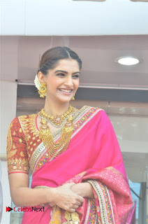 Actress Sonam Kapoor Launch Kalyan Jewellers Anna Nagar Showroom  0003