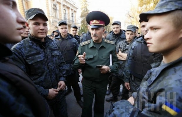 В Киеве состоялся митинг солдат срочной службы Нацгвардии, которые потребовали увольнения в запас