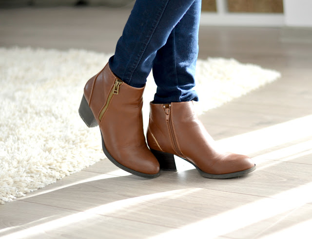 brown chelsea ankle boots Deichmann outfit