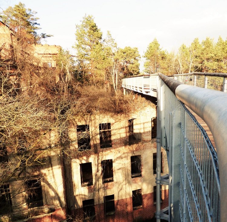 Wellnesshotels Rein In Den Kuscheligen Bademantel Und Entdecke