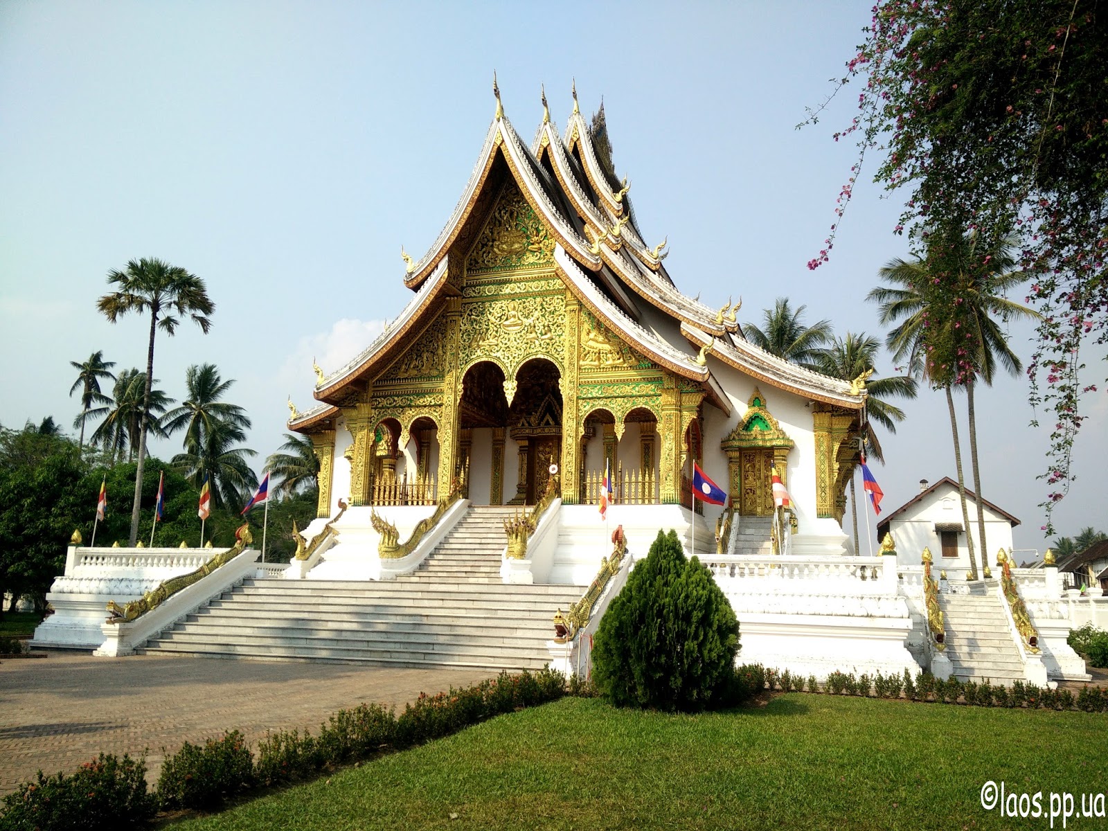 Храм Haw Pha Bang