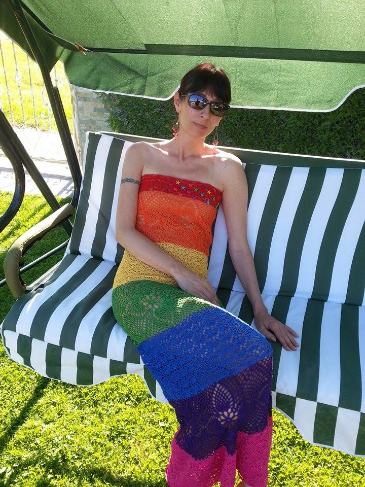 langes Regenbogen-Kleid