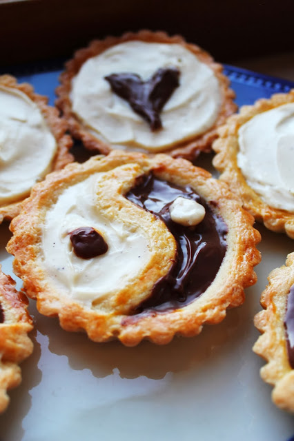 crostatine con crema al mascarpone al caffe' (senza uova) e nutella