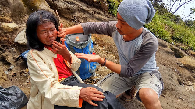 Alhamdulillah, Ibu yang Dibuang Digunung oleh Keluarganya Sudah Dievakuasi Alhamdulillah, Ibu yang Dibuang Digunung oleh Keluarganya Sudah Dievakuasi
