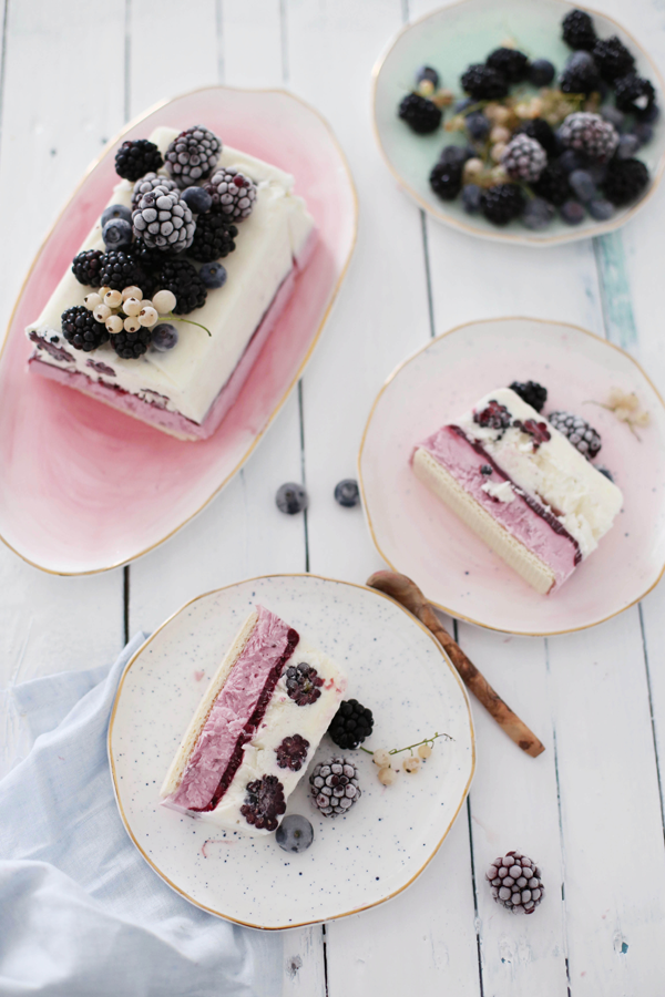 Brombeer-Joghurt-Semifreddo | Fräulein Klein | Bloglovin’ Brombeer-Joghurt-Semifreddo | Fräulein Klein | Bloglovin’
