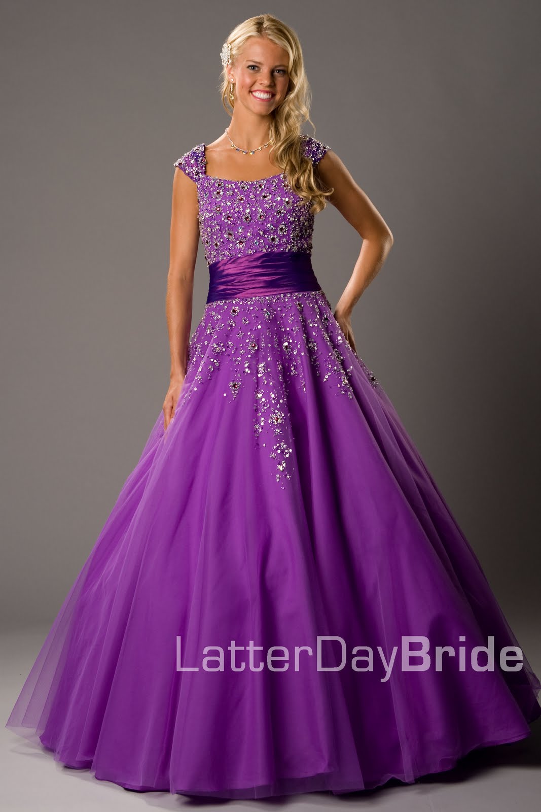 Mod Style Lounge: Pretty in a Prom Dress!