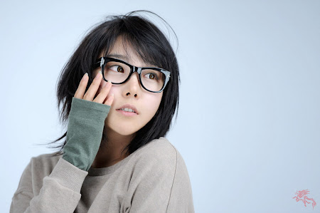 Lee-Yoo-Mi-Cute-with-Glasses-01.jpg