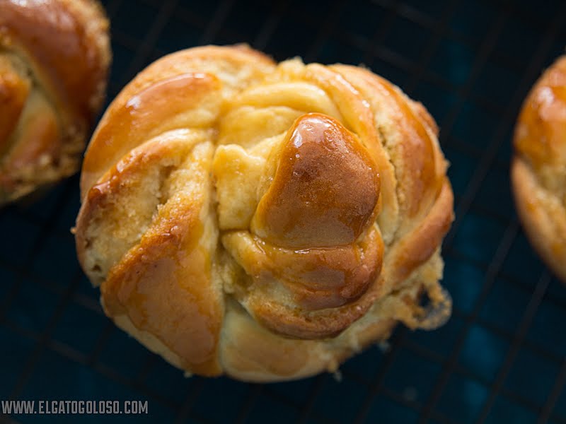 El gato goloso - Bollos dulces de naranja y cardamomo para el desayuno