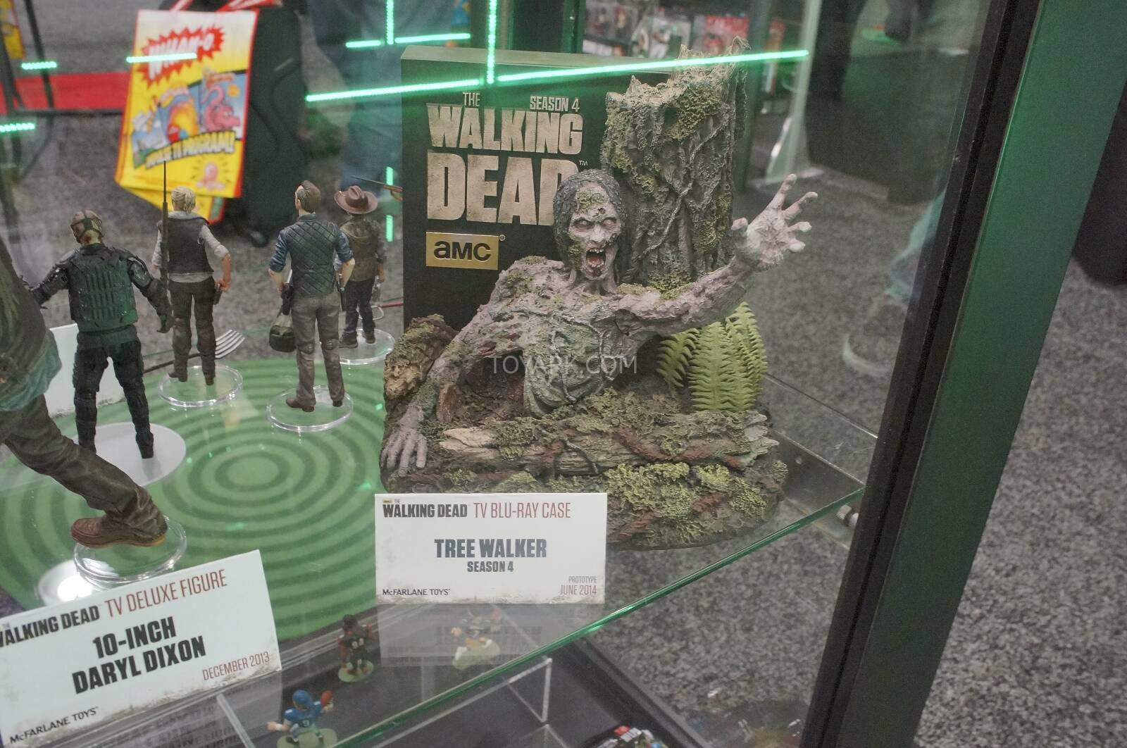 Toy Fair 2014 - McFarlane - The Walking Dead-Season 4 blu-ray case