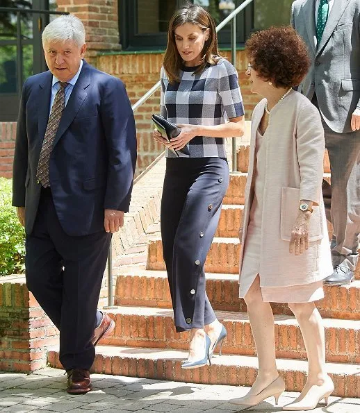 Queen Letizia wore BOSS Floriza Gingham Wool Blend Knit Top and Queen Letizia wore BOSS High Waist Wide Leg Pants at meeting