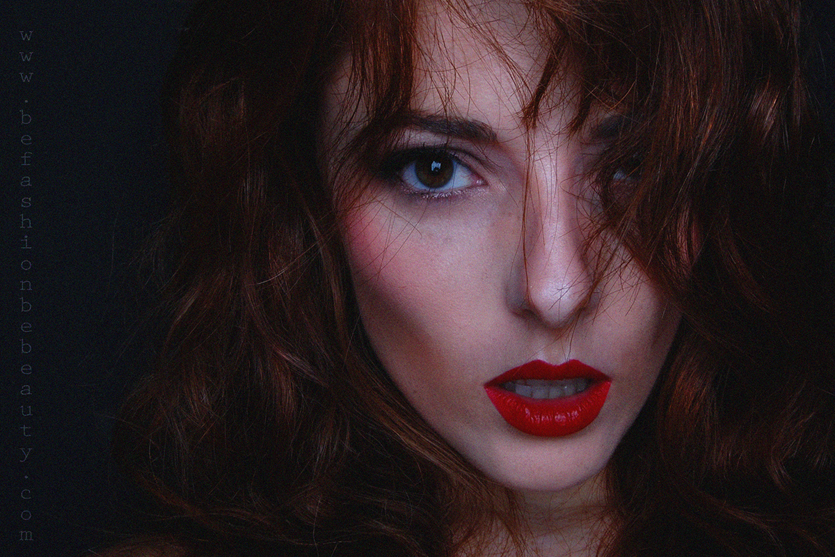 Maquillaje paso a paso con "Be fashion. Be beauty." Labial Ruby de MAC. Maquillaje paso a paso con "Be fashion. Be beauty." Labial Ruby de MAC.