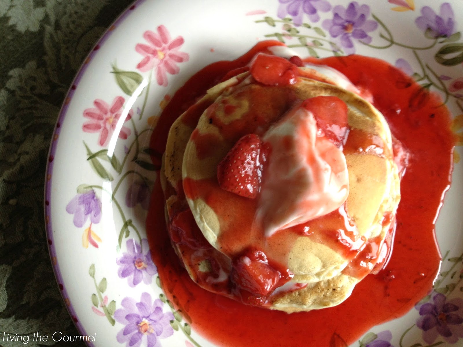 pancakes with strawberry sauce