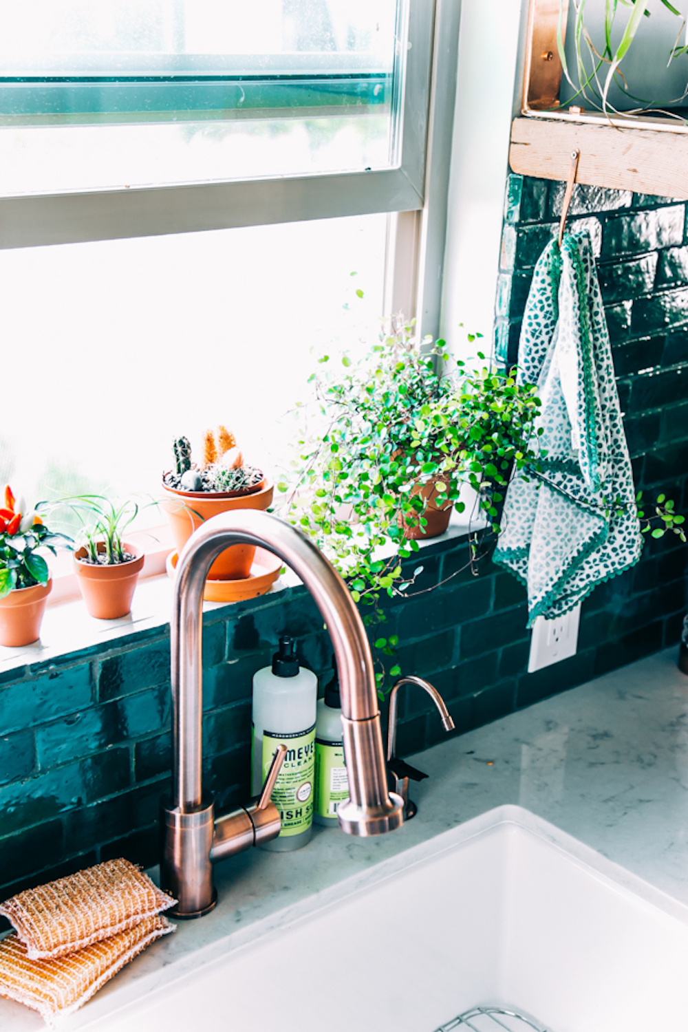 8 Water Saving Sustainable Ideas For A Greener Kitchen