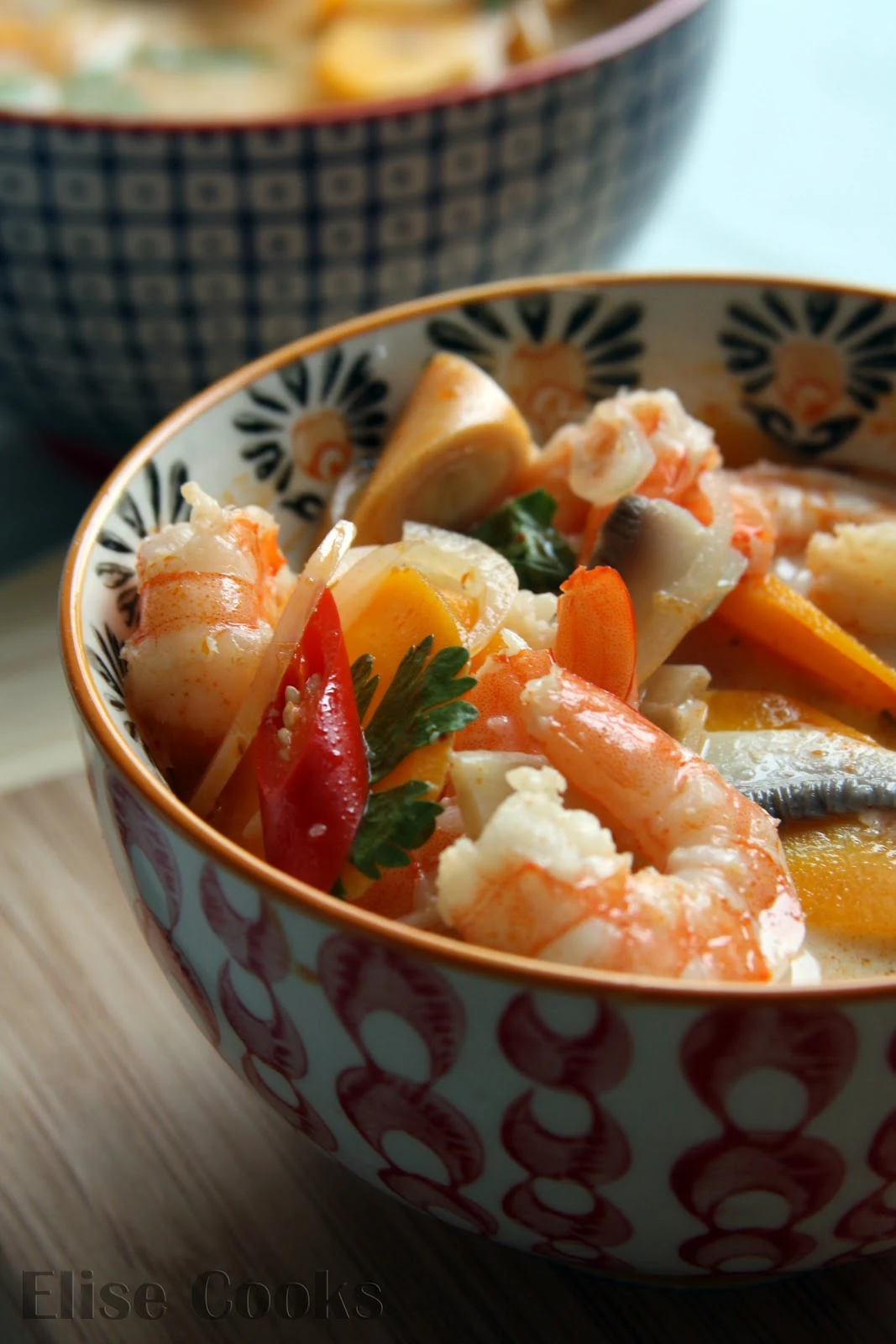 Elise Cooks: Soupe thaï aux crevettes et lait de coco