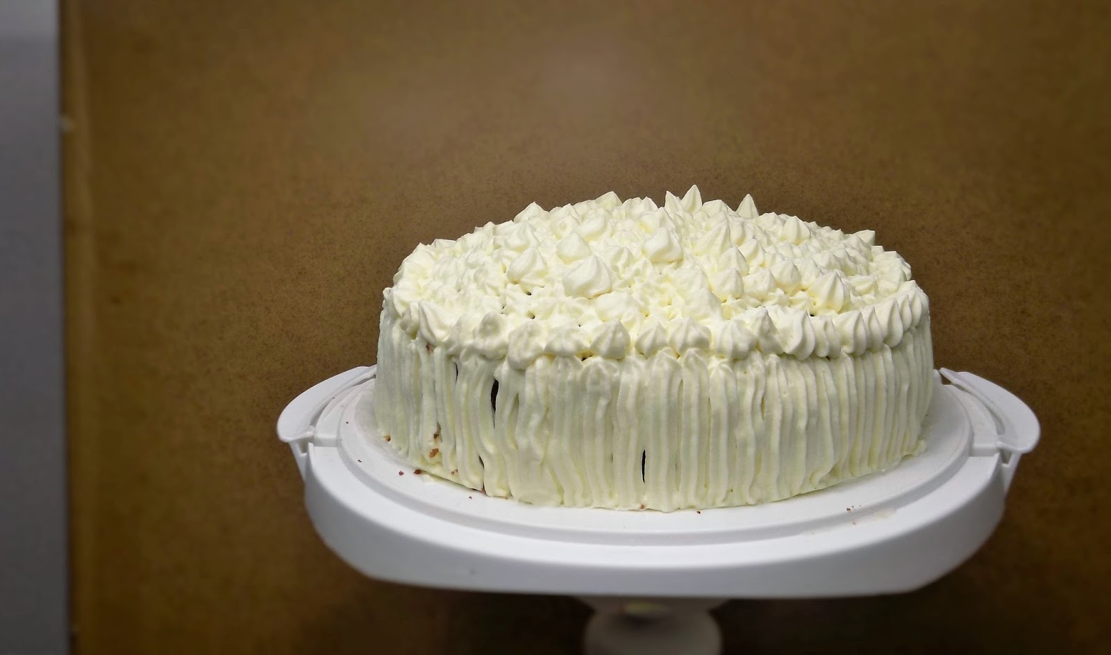 El tio Pep Red Velvet Cake, terciopelo rojo, con frosting de chocolate