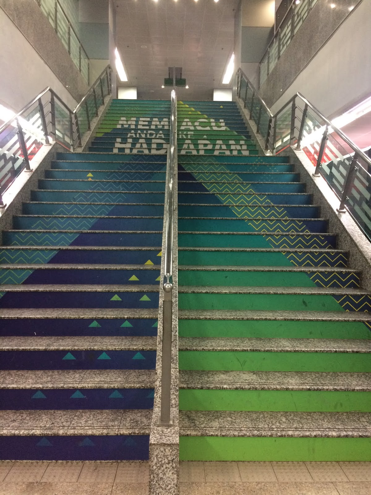 Kuala Lumpur Walk Pics Kuala Lumpur LRT KLCC Station