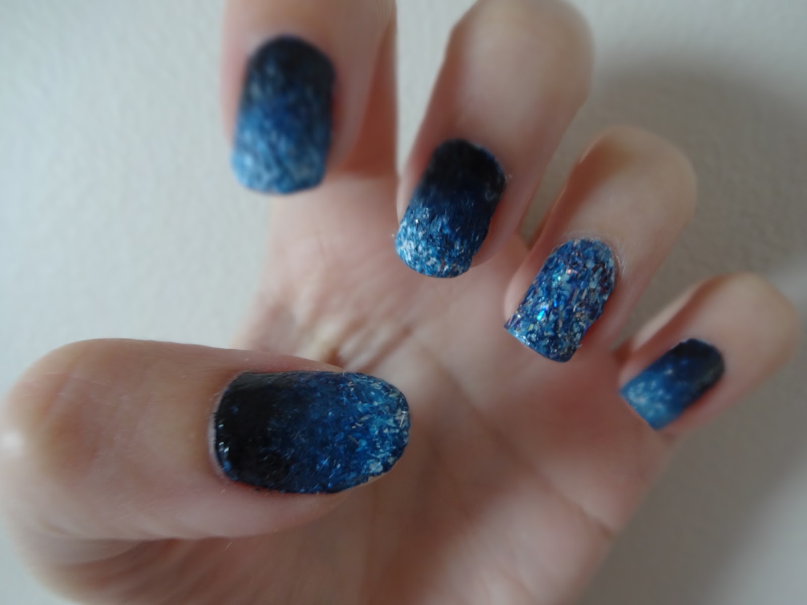 How To: Blue Ombre Nails | Laura Bora