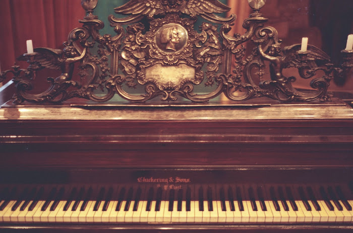 Budapest, Franz Liszt, Chickering & Sons, © L. Gigout, 1990