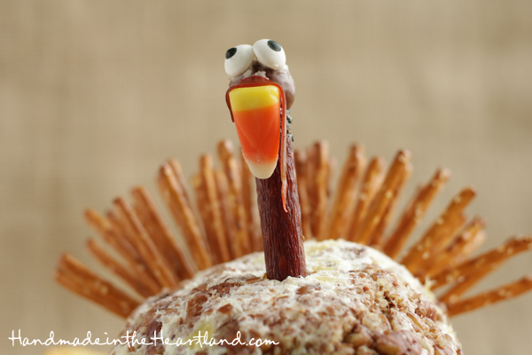 Easy Thanksgiving Turkey Cheese ball Appetizer