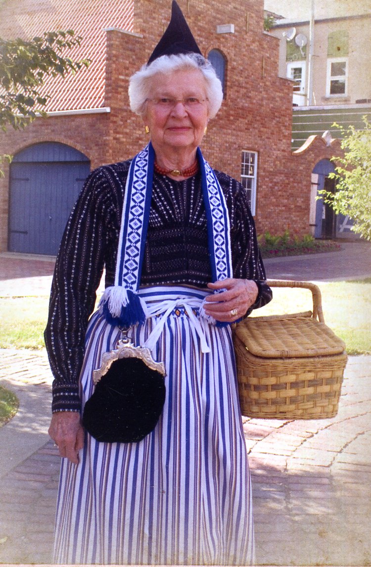 FolkCostume&Embroidery: Costume of Volendam, North Holland, The Netherlands