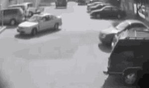 lustige animierte Gifs Parkplatz geklaut Mann pinkelt