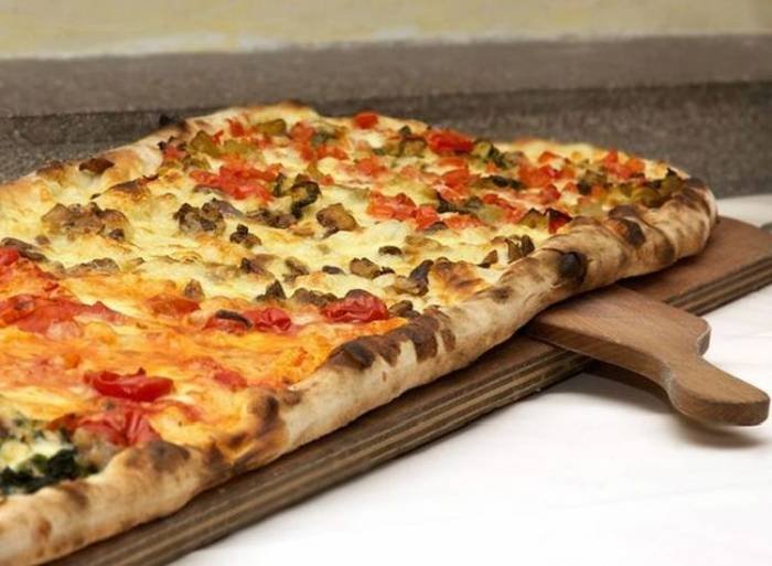 ΠΙΤΣΑ ΜΕ ΤΟ ΜΕΤΡΟ