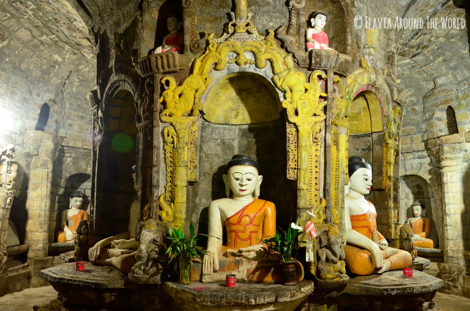 Interior de el templo de Andaw Interior de el templo de Andaw, Mrauk U, Myanmar
