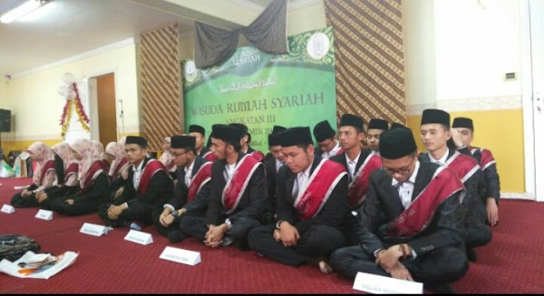 Wisuda Akbar Perdana, Rumah Syariah Wisuda 28 Anggotanya Wisuda Akbar Perdana, Rumah Syariah Wisuda 28 Anggotanya