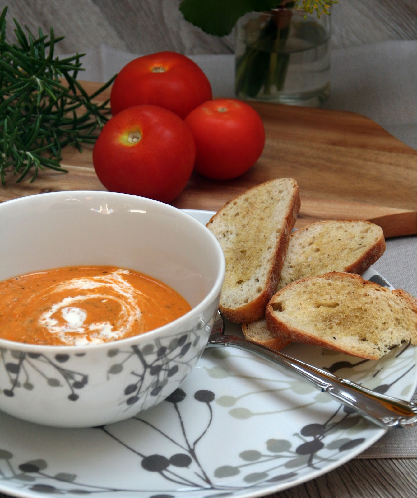 Wir sagen zum Sommer bye bye - mit einer Ofen-Tomaten-Zucchini-Suppe ...
