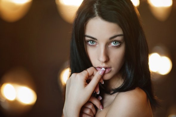 A linda e charmosa modelo russa Alla Berger na fotografia de Maxim Maximov Maxim Maximov 500px arte fotografia mulheres modelos russas fashion beleza alla berger morena olhos azuis