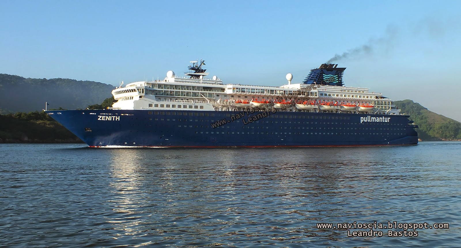 Navios de Santos & CIA Navio ZENITH " com a nova cor